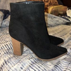Womens Boots - suede black. Carlos Santana.  Size 7.5